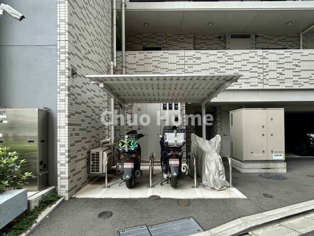 クレアホームズフラン東京三ノ輪の駐車場|【バイク置場】最新の空き状況や費用などの詳細は担当スタッフまでお問い合わせください。