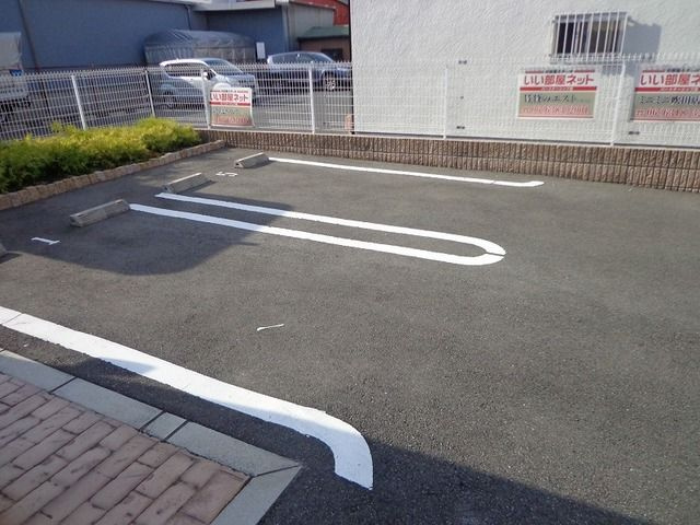 ブリーゼ・エムの駐車場