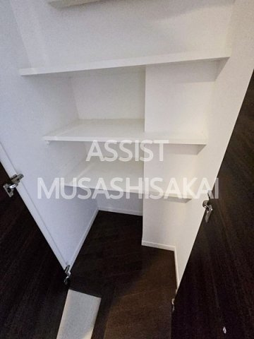 シャルマン三鷹の玄関