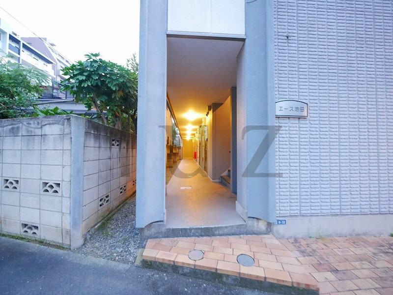 エース池田のエントランス