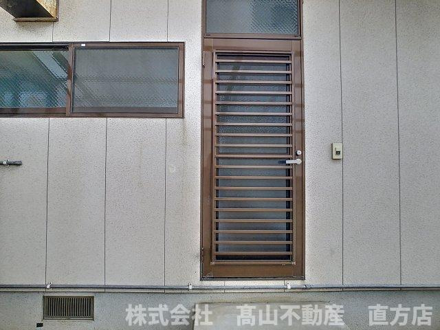 直方市大字植木の一戸建ての玄関