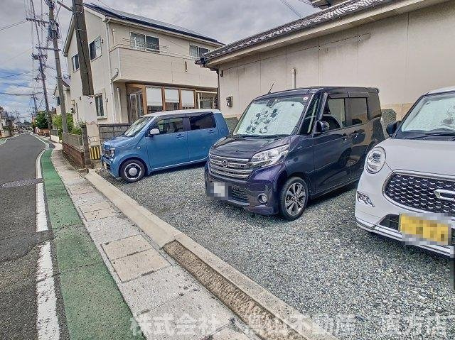 直方市大字植木の一戸建ての駐車場