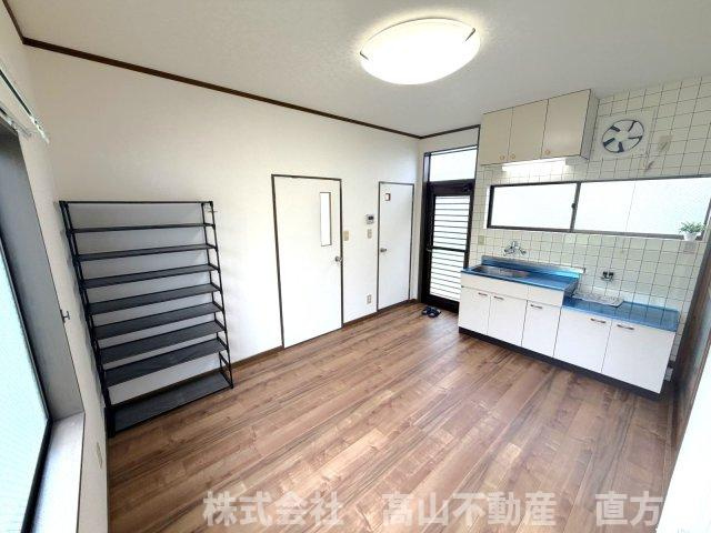 直方市大字植木の一戸建ての居間・リビング