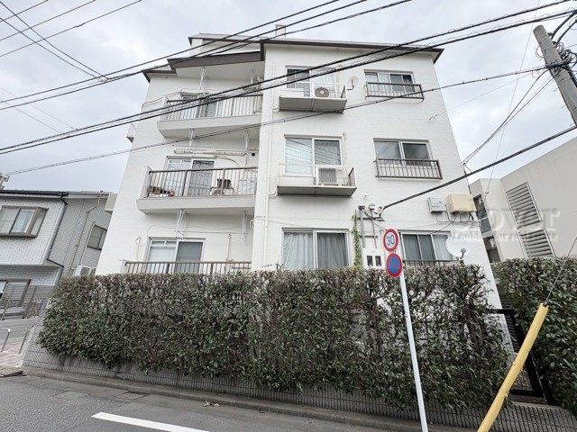 【現況写真】 | 西荻ロイヤルコーポ | 外観と前面道路の様子。
