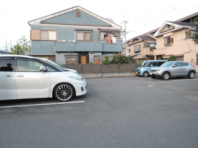 グリーンコート上牧の駐車場