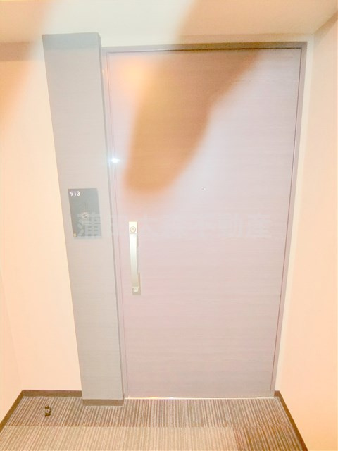コンフォリア蒲田の玄関
