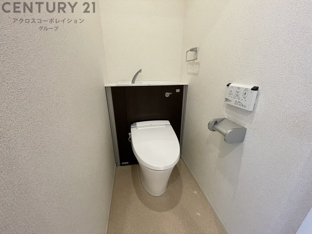 温水洗浄便座付きのトイレです♪