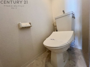 温水洗浄便座付きのトイレです♪