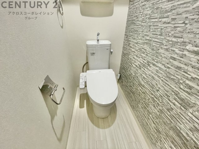 温水洗浄便座付きのトイレです♪