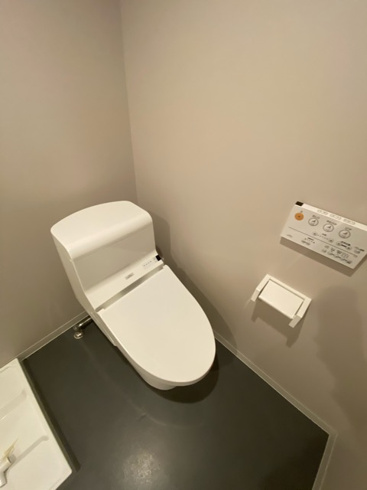 温水洗浄便座付きのトイレです♪