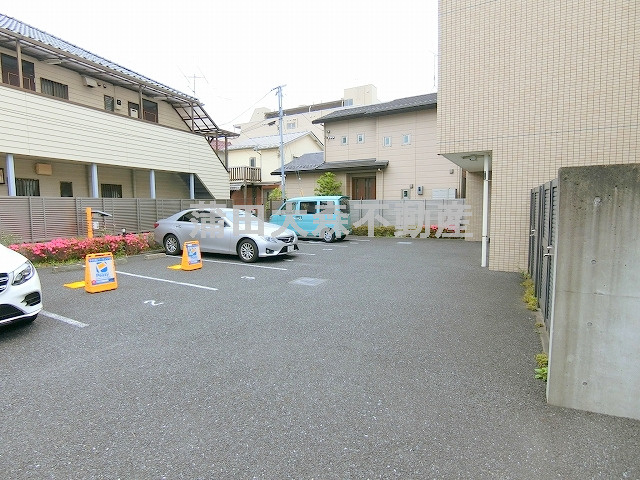ガーデン萩中の駐車場|敷地内平置き駐車場　空き状況等詳細はお問合せください。
