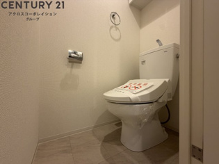 温水洗浄便座付きのトイレです♪