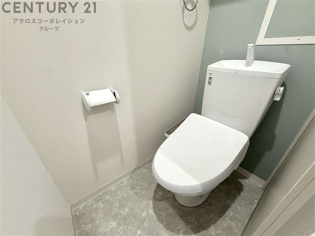 温水洗浄便座付きのトイレです♪