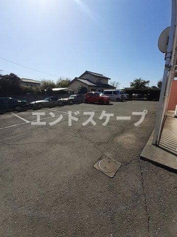 フラワーハイツの駐車場|高崎、前橋のお部屋探しはエンドスケープまで！お客様の理想お聞かせ下さい♪