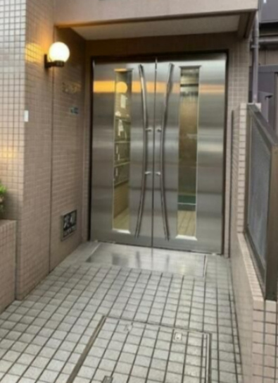 ジュネス南林間のエントランス