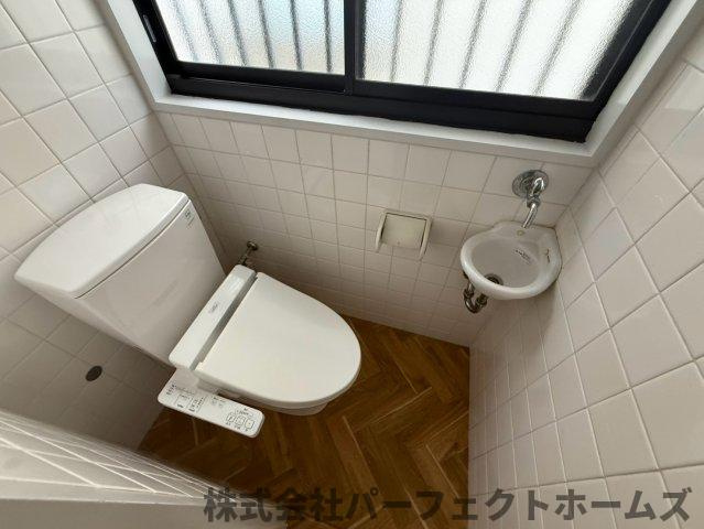 招提南町1丁目テラスハウスのトイレ|ゆったりとした空間のトイレです