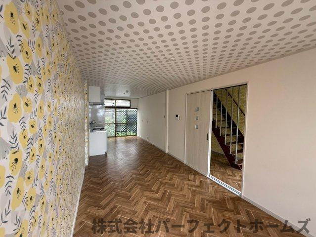 招提南町1丁目テラスハウスの居間・リビング