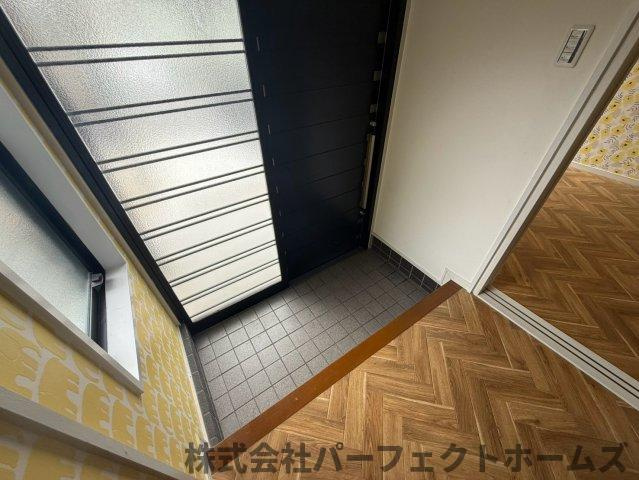 招提南町1丁目テラスハウスの玄関|シンプルで使いやすい玄関です