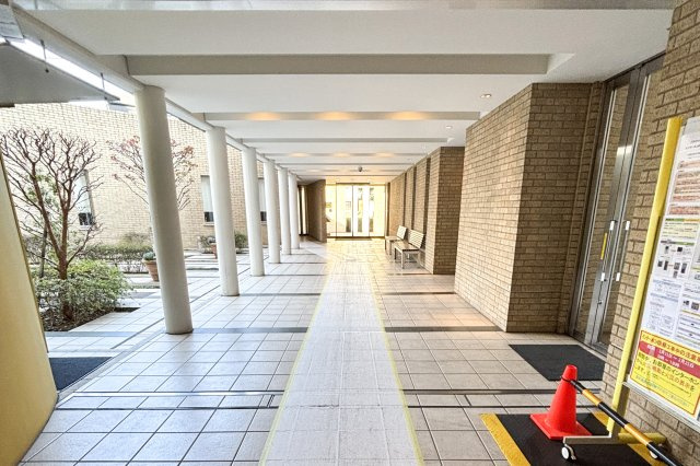 プラウドシティ上池袋のエントランス|「北池袋」駅徒歩３分！平成１７年築・オートロック＆宅配ボックス付き大規模マンション、プラウドシティ上池袋は即日現地案内可能となっておりますので、お気軽にお問い合わせください！