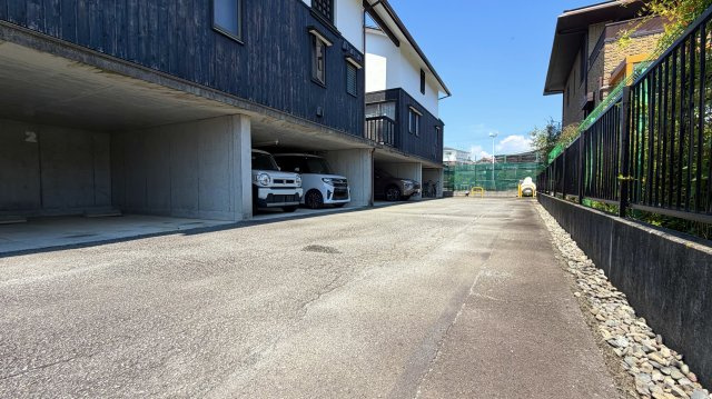 上屋敷ガーデンの駐車場