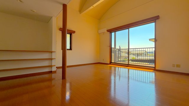上屋敷ガーデンの居間・リビング