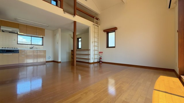 上屋敷ガーデンの居間・リビング