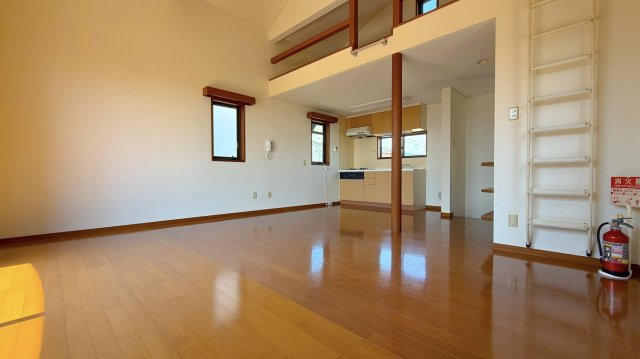 上屋敷ガーデンの居間・リビング