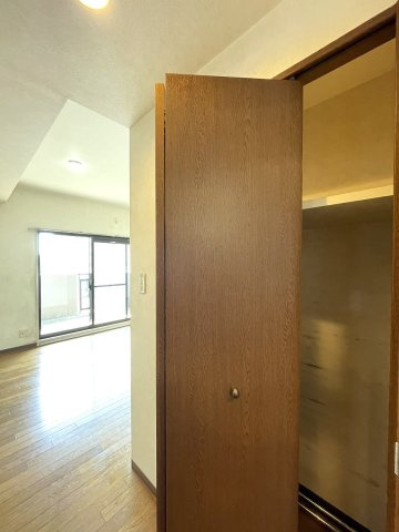 藤和ハイタウン比治山の収納|廊下に配置されている収納です。