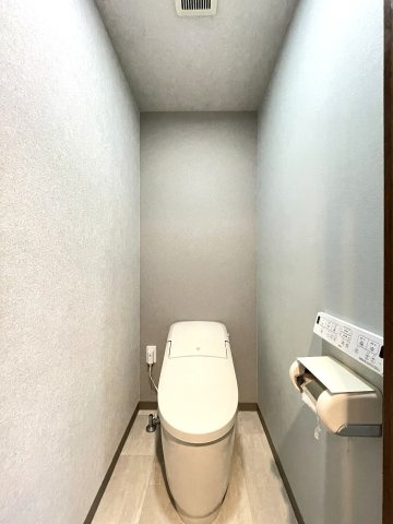 藤和ハイタウン比治山のトイレ|リフォーム履歴のあるシンプルなデザインのトイレです。