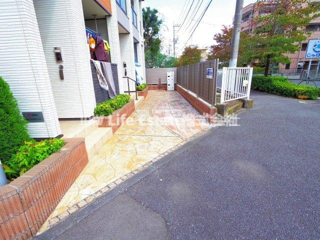 カルム上宿のエントランス