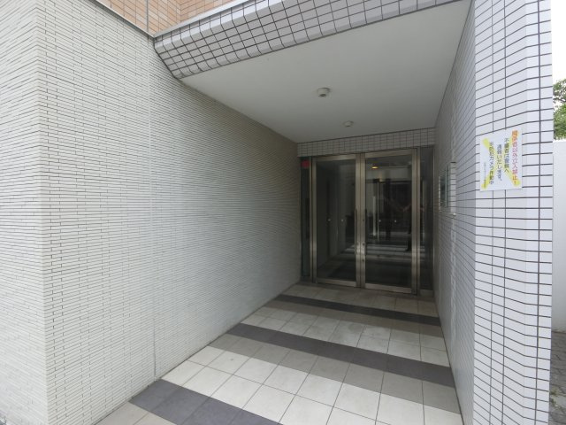 Ｓ－ＦＯＲＴ本八幡Ｍａｉｒｉｅのエントランス