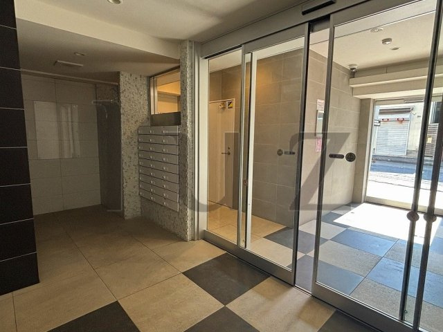 レグゼ横濱阪東橋Ⅱのエントランス