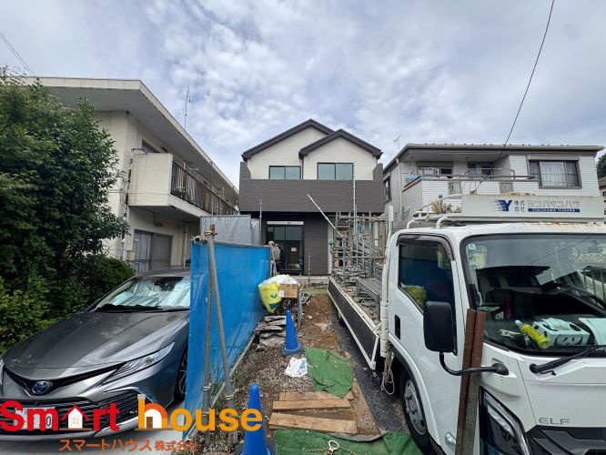 座間市明王１棟の前面道路含む現地写真