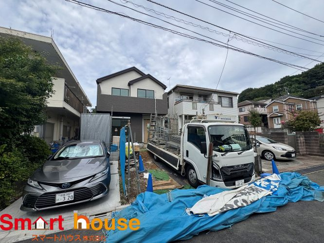 座間市明王１棟の前面道路含む現地写真