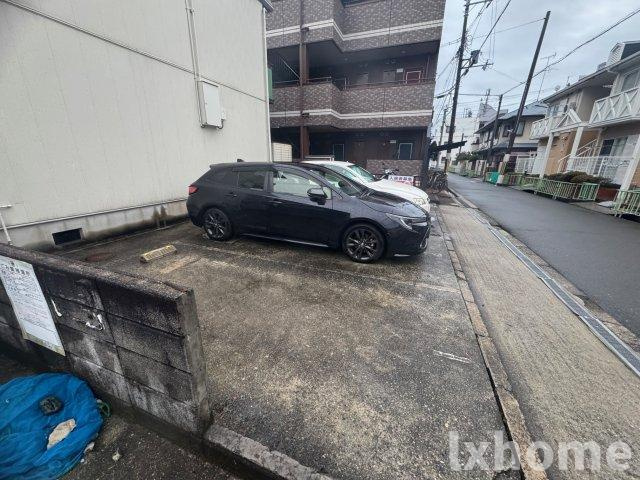 ハイツ安藤の駐車場