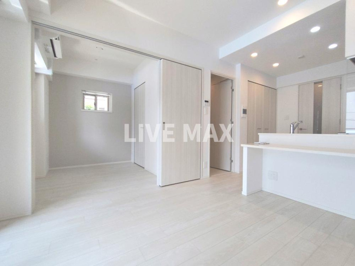 【居間・リビング】スプランディッド新大阪VIII 
