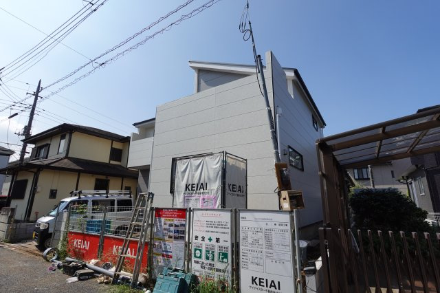 霞ヶ関北6丁目　4LDK駐車３台　新築戸建の前面道路含む現地写真