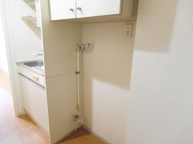 Ｋキュービックのその他|玄関横の洗濯機置き場です！上部に収納有り！