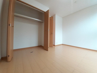 【内装】 | フェアリー鷹取 | 明るい色調の室内です