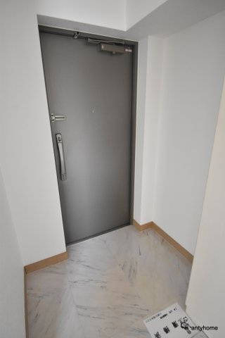 グレンパーク新大阪2　仲介手数料無料の玄関