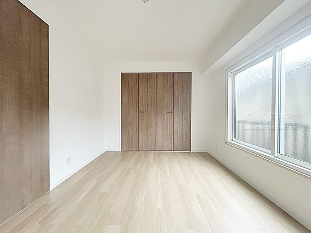 【洋室】 | 杉並東洋マンション | 大きな収納力が魅力の洋室。多くのお客様から、「欲しいもの＝収納」という声をいただきますが、まさにこのようなお部屋は需要の高さを感じます。～即日のご見学可能～　お問合せはお気軽にどうぞ。