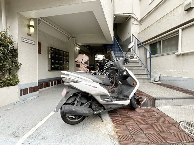 【駐車場】 | 杉並東洋マンション | バイク置き場。空き区画の有無や駐輪料金、サイズおよび排気量規定などについては、改めてお問い合わせください。～即日のご見学可能～　お問合せはお気軽にどうぞ。