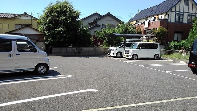 ピエール　リヴィエール　の駐車場