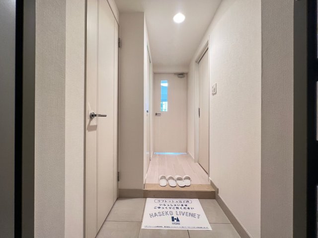 クロスレジデンス大阪新町の玄関