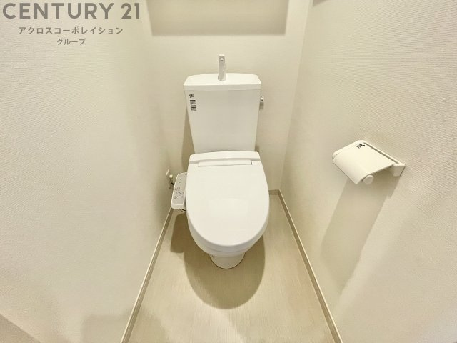 温水洗浄便座付きのトイレです♪