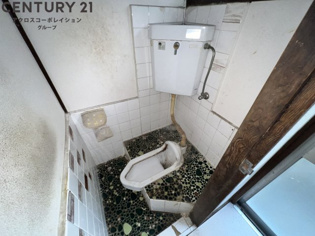 シンプルな和式のトイレです