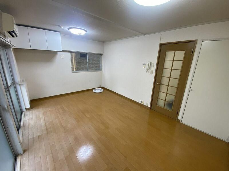 寿ビルの寝室