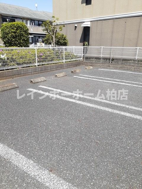 【仲介手数料：50％OFF】対象物件！の駐車場|車をお持ちの方に嬉しい駐車場付きの物件です