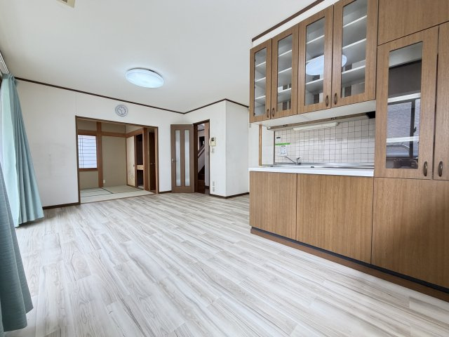 下石倉町中古住宅の居間・リビング|■和室と続き間タイプのLDK