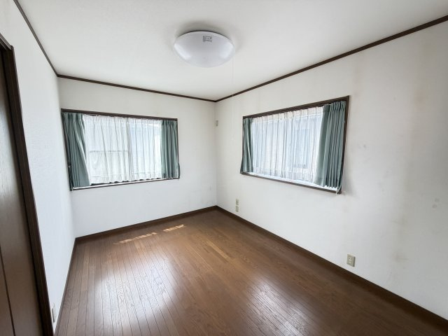 下石倉町中古住宅の洋室|■2階洋室①
